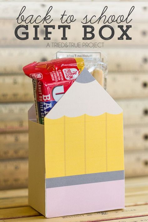 First School Day Gift, Back To School Paper Crafts, School Box Ideas, Back To School Diy Crafts, Back To School Cricut Ideas, Diy Back To School Crafts, Gift Box Template Free, Back To School Party Ideas, Pencil Decoration