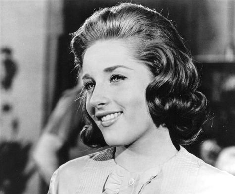 R.I.P. Lesley Gore, singer of “It's My Party”, has died at 68 ... Leslie Gore, Lesley Gore, Wonder Boys, Female Singers, Music Tv, Mode Vintage, Old Hollywood, Music Artists, Pretty People