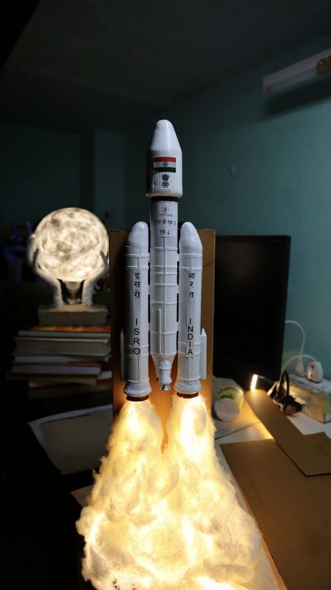 Chandryaan 3 model Science Exhibition Working Models, Science Project Working Model, Science Exhibition Ideas, Kids Science Fair Projects, Science Project Models, Upcycle Paper, Rocket Model, Science Lab Decorations, Science Exhibition Projects