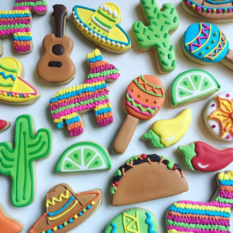 Cookie Decorating Hacks, Kid Friendly Cookies, Fiesta Cookies, Mexican Cookies, Mexican Birthday Parties, Icing Ideas, Decorating Hacks, Fiesta Birthday Party, Mexican Birthday