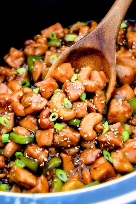 Cashew Chicken Recipes, Chinese Slow Cooker Recipes, Chicken Recipes Chinese, Slow Cooker Chinese, Top Slow Cooker Recipes, Slow Cooker Cashew Chicken, Stomach Rumbling, Slow Cooker Asian, Cashew Recipes