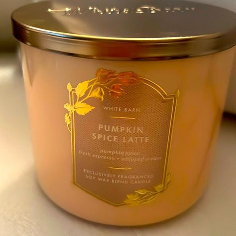 Candles Pumpkin Spice, Pumkin Spice Candle, Candles For Fall, Bath And Body Works Fall Candles, Candied Candles, Fall Candles Aesthetic, Candles Bath And Body Works, Fall Sleepover, Autumn Candles