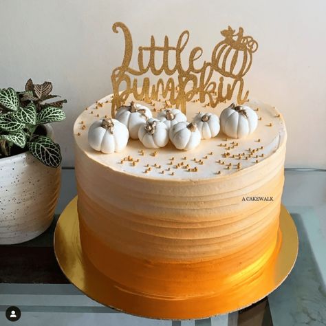 Fall Gender Reveal Cakes, Pumpkin Sprinkle Party, Baby Shower Theme October, Fall Gender Reveal Cake Ideas, Baby Boy Fall Baby Shower Ideas, 1st Birthday Party Food Ideas Fall, Fall Pumpkin Gender Reveal Ideas, October Baby Shower Food Ideas, Pumpkin Baby Shower Cake Boy