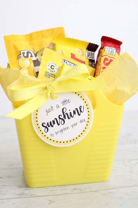 29+ of the Sweetest Candy Gift Ideas - What Mommy Does Yellow Gift Basket Ideas, Sunshine Gift Basket, Ece Activities, Yellow Items, Appreciation Gifts Diy, Staff Appreciation Gifts, Teacher Appreciation Gifts Diy, Yellow Sunshine, Box Of Sunshine