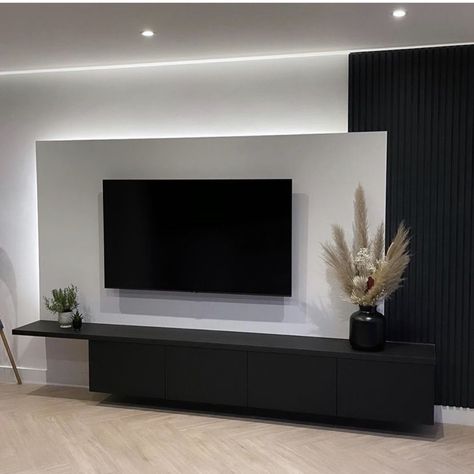 Tv Wall Design Black And White, Black Tv Wall Unit, Black And White Tv Wall Ideas, Black And White Tv Wall, Tv Wand Modern, Moody Modern Living Room, Black Tv Wall, Tv Wall Decoration, Wall Decor Living Room Modern