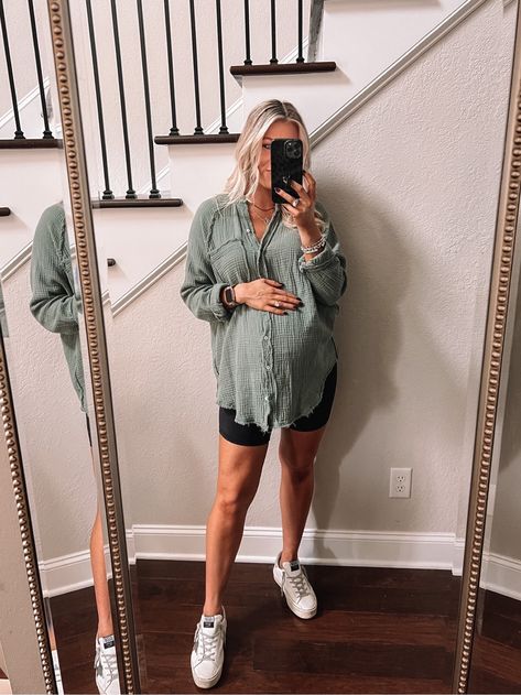 Cute Outfits While Pregnant Summer, Cute Maternity Outfits For Summer Casual, Pregnant Date Night Outfit Summer, Trendy Bump Outfits, Maternity Summer Casual Outfit, Vegas Outfit Ideas Pregnant, Summer Bump Outfits Casual, Comfortable Maternity Outfits Summer, Maternity Shorts Outfit Summer