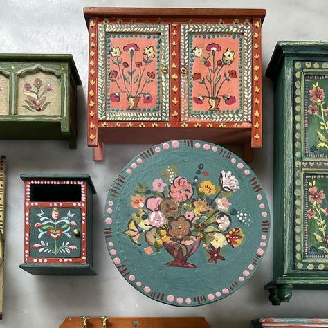 Folk Art Painted Armoire, Upcycle Painted Furniture, Hand Painted Antique Furniture, Flower Painting Furniture, Painted Dollhouse Furniture, Hand Painted Dolls House, Folk Painted Cabinet, Folk Furniture Painting, Swedish Painted Furniture Folk Art