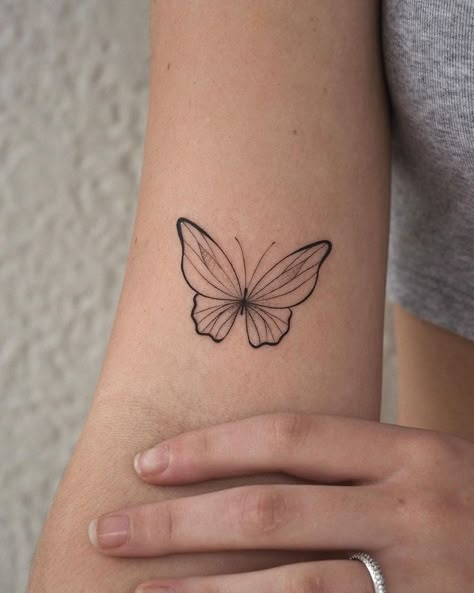 Graceful Tattoo, Tato Minimal, Basic Tattoos, Small Butterfly Tattoo, Petite Tattoos, Small Butterfly, Small Hand Tattoos, Classy Tattoos, Discreet Tattoos