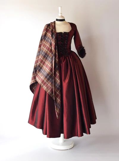 Atelier Serraspina | 18th-century dress in burgundy taffeta & tartan 1770s Dress, Paris Gown, 18th Century Dresses, 18th Century Gown, Tartan Shawl, English Dress, Outlander Claire, 18th Century Dress, Historical Dress