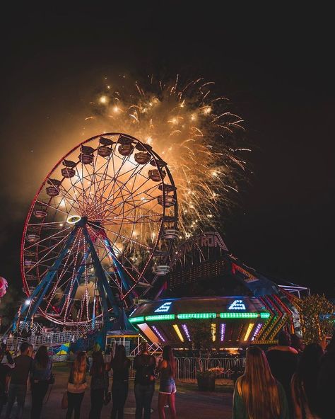 Street Fair Aesthetic, Fanfare Aesthetic, Fair Astethic, Fun Fair Aesthetic Night, Shivani Core, Fair Wallpapers, Fair Aesthetic Night, County Fair Aesthetic, Fun Fair Aesthetic