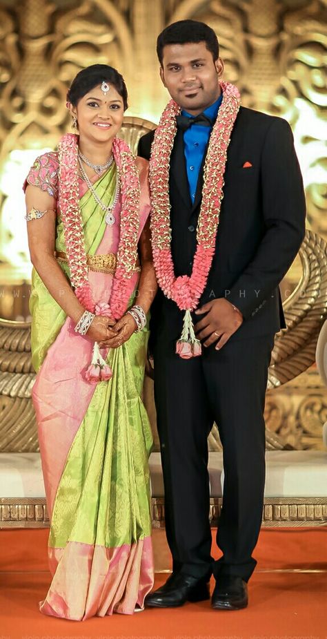 Reception Garland For Lehenga, Kalyana Malai Designs, Poola Dandalu Engagement, Maalai Designs For Engagement, Reception Malai Design, Orchid Varmala, Wedding Malai Design, Lotus Varmala, Flora Decoration