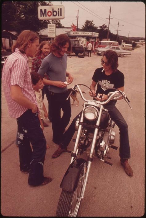 Leakey Texas, 1970s Aesthetic, 70’s Aesthetic, 70s Inspired Fashion, 70s Aesthetic, National Archives, Foto Vintage, Vintage Life, 70s Inspired