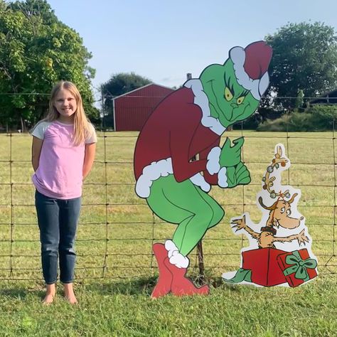 Whoville Decor, Whoville Sign, Grinch Yard Decorations, Christmas Yard Signs, Christmas Themed Party, Halloween Yard Art, Grinch Decorations, Christmas Sled, Christmas Yard Art