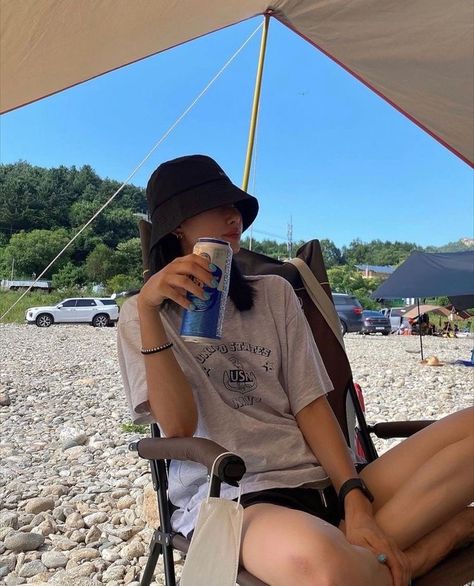 bucket hat, basic bucket hat, bucket hat outfit inspo, summer, ootd, fashion, shopping, amazon Hat For Beach, Bucket Hat Outfit, Summer Bucket Hat, Hat Aesthetic, Summer Poses, Hat Outfit, Outdoor Vacation, Beach Golf, Beach Fits