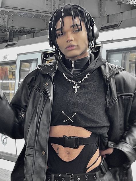 Black Goth Guy Aesthetic, Fem Boy Outfits, Goth Guy, Punk Outfit, Goth Outfit Ideas, Afro Punk Fashion, The Black Swan, Goth Guys, Queer Fashion