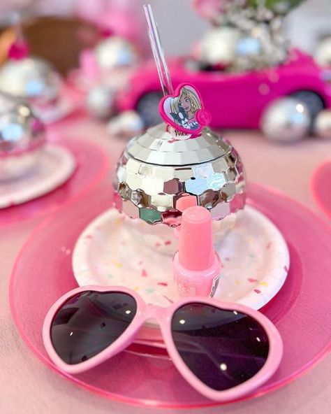 Barbie Skate Birthday Party, Barbie Karaoke Party, Barbie Party For Kids, Barbie Carnival Party, Barbie Skating Party, Barbie Roller Skate Party, Roller Disco Theme Party, Barbie Favors, Barbie Kids Birthday Party