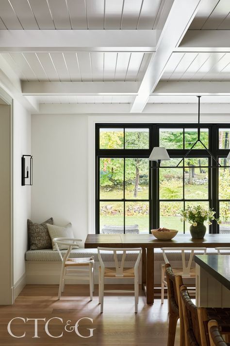 Breakfast Room Ideas, Farmhouse Breakfast Nook, Kitchen Orangery, Pitched Ceiling, Mudroom Flooring, Nook Table, Cottage Interior, House Blend, Chic Cottage