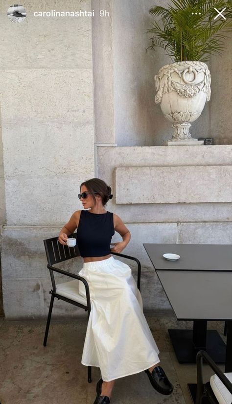 White Open Back Top Outfit, Fashion Long Skirts Style, High Class Summer Outfits, Quiet Luxury Style Summer, Minimalist European Fashion, Picnic Jeans Outfit, South If France Outfits, Italy Local Fashion, Mexico Winery Outfit