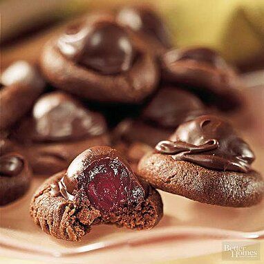 Chocolate-Covered Cherry Cookies Chocolate Desserts Easy, Cherry Cookies Recipes, Rich Chocolate Dessert, Fancy Chocolate, Chocolate Cherry Cookies, Chocolate Covered Cherry, Easy Chocolate Desserts, Cherry Cookies, Cookie Brownie Bars