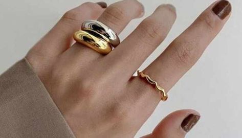 10 Tips on How to Wear Silver and Gold Rings Together - TTT Jewelry How To Wear Silver And Gold Together, Wearing Multiple Rings, Silver Vs Gold Jewelry, How To Wear Multiple Rings, Silver And Gold Rings Together, Silver And Gold Rings, Delicate Gold Bracelet, Gray Ring, Chunky Silver Rings