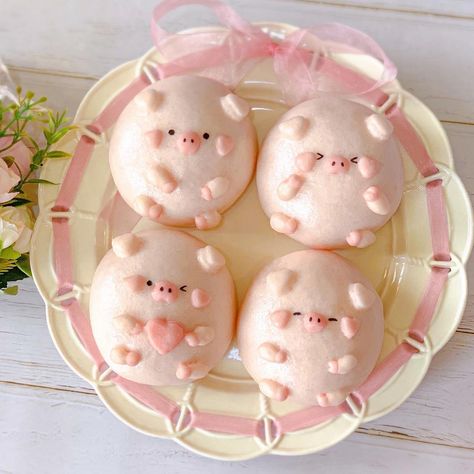 YT’s Kitchen ♡ on Instagram: “Piggy chocolate steamed buns 猪猪巧克力馒头 🐖 Saw this little piggy named ‘Gigi猪’ on Xiaohongshu. 🐷💕 The cuteness made me interested in turning…” Steamed Buns Cute, Cute Steamed Buns, Meat Bun, Kawaii Cooking, Filipino Desserts, Cute Piggies, Steamed Buns, This Little Piggy, Snacks Für Party