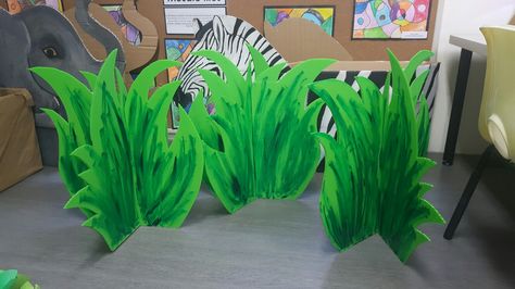 Diy Tall Grass Prop, Grass Props Diy, Vbs Magnified, Jungle Vbs, Vbs Jungle, Homecoming Themes, Jungle Theme Classroom, Lion King Musical, Jungle Decorations