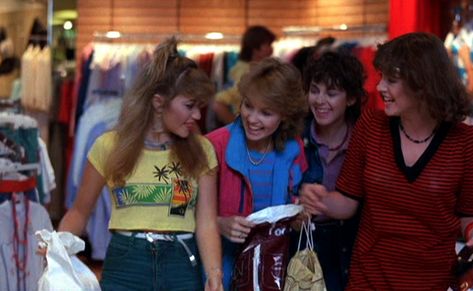 14 Valley Girl Insults From The 1980’s We Should... Deborah Foreman, Mean Girls Movie, Valley Girl, Valley Girls, Girl Movies, Movies Outfit, Julia Roberts, Back To The Future, Clueless