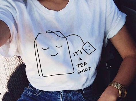 We feature a comprehensive list of the best gifts for tea lovers, swing by for a look and discover the best gift ideas for tea fans today! Cricut Shirts, Fitness Shirt, 여름 스타일, Coffee Tees, Tea Shirt, Legging Sport, Tumblr Outfits, Vinyl Ideas, Shirts For Teens