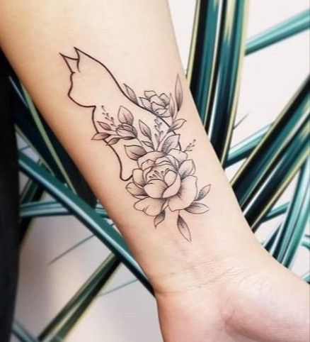 Cat Tattoo Flowers Design, Cat Tattoo Designs With Flowers, Cat Forearm Tattoo Women, Floral Cat Tattoo Small, Cat Rose Tattoo, Rose Cat Tattoo, Cat And Rose Tattoo, Cats And Flowers Tattoo, Cat Tattoo Forearm