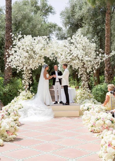 Stage Reference, Hannah Bronfman, Wedding Alters, Wedding Concept, Wedding Altars, Wedding Aisle Decorations, Wedding Ceremony Backdrop, Wedding Ceremony Flowers, Ceremony Arch