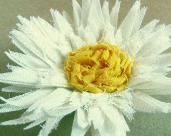 fabric flower tutorial Sweet Daisies Pattern - How to make flowers email PDF ebook - diy fabric flower accessories Fabric Daisy, Fabric Flower Headbands, Prairie Flower, Make Flowers, Making Fabric, Millinery Flowers, Vintage Floral Wallpapers, Fabric Flower Tutorial, Flowers Fabric