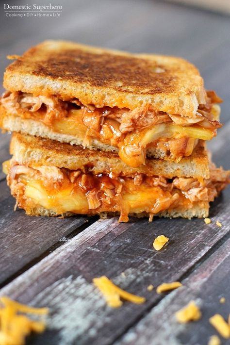 bbq chkn|pineapple grilled cheese Pineapple Grilled Cheese, Toast Hawaii, Chicken Pineapple, Grill Cheese Sandwich Recipes, Cheese Sandwich Recipes, Grilled Cheese Sandwiches, Diner Recept, Grilled Cheese Recipes, Pineapple Chicken