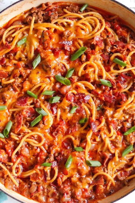 Cowboy Pasta Ground Beef, Cowboy Spaghetti Recipes, Texas Spaghetti, Cowboy Spaghetti, Spaghetti Dishes, Pasta Noodle Recipe, Beef Casserole Recipes, Spicy Beef, Pasta Dinners