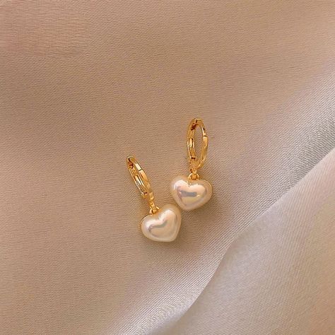 Freshwater Pearl Drop Earrings, Simple Gold Huggie Pearl Earrings, Bridal Earrings Pearl, Minimalist Pearl Earrings, Gift For Her These dainty earrings, crafted with care, feature genuine pearls shaped into adorable hearts.  The natural sheen of the pearls adds sophistication, making them a charming accessory for any occasion. Perfect for dressing up or adding a touch of glamour to your everyday look, these earrings are lightweight and comfortable.  Gift them to someone special or treat yourself Aliexpress Finds, Earrings 2023, Pearl Pendant Earrings, Womens Earrings, Pearl Heart, Bridal Earrings Pearl, Jewelry Essentials, Classy Jewelry, Jewelry Lookbook