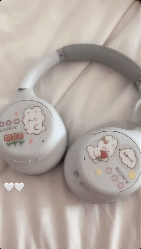 Sony pretty cool headphones real beautiful❤ i love them with stickers Tea Setup, Overhead Headphones, Cool Headphones, Aesthetic Headphones, Headphone Decoration, Wh 1000xm4, Cute Headphones, Sony Headphones, White Headphones