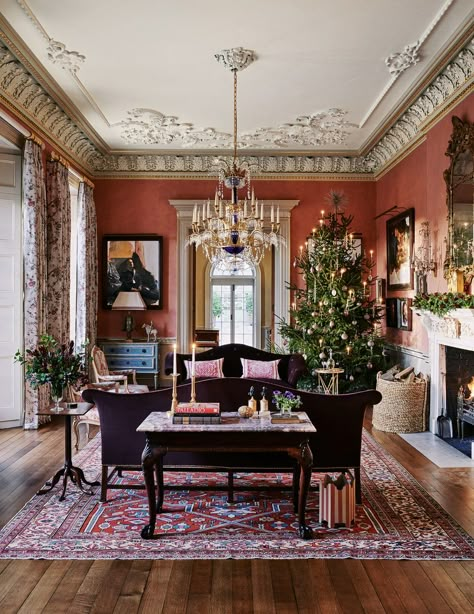 Modern Victorian Interior Design, Christmas Living Room Ideas, Living Room Ideas Cozy, Gorgeous Living Room, Victorian Interior Design, Room Ideas Cozy, Living Room Cozy, Folk Victorian, Decor Ideas For Living Room