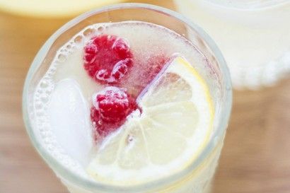 Vanilla Bean Lemonade | Tasty Kitchen: A Happy Recipe Community! Vanilla Lemonade, Cool Snacks, Lemonade Simple Syrup, Summer Beverages, Lemon Uses, Berry Breakfast, Baked Ribs, Healthy Blueberry, Fresh Lemonade