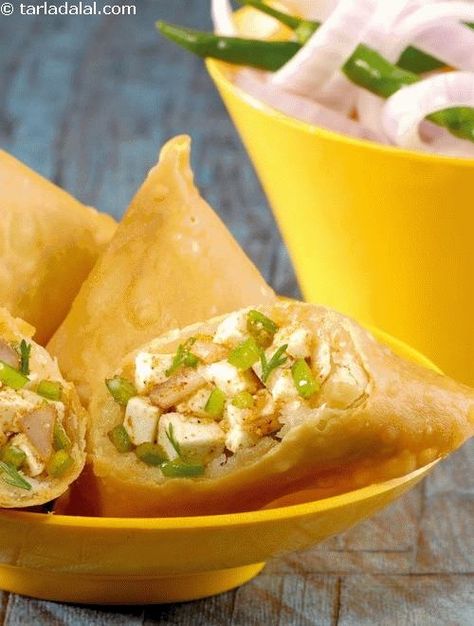 Paneer Samosa, Paneer Veg Samosa Snack Recipe Paneer Samosa Recipe, Samosa Filling Recipe, Paneer Samosa, Veg Samosa, Paneer Snacks, Avocado Burger, Pakistani Recipes, Savoury Snacks, Samosa Recipe