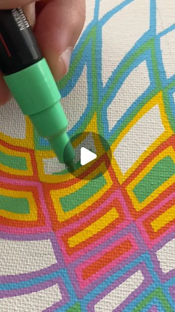 Posca Christmas Art, Fun Marker Drawings, Pasco Markers, Posca Marker Art Ideas Easy, Easy Posca Pen Art, Posca Pens Art Easy, Acrylic Markers Art Ideas, Easy Posca Drawing Ideas, Trippy Designs To Draw