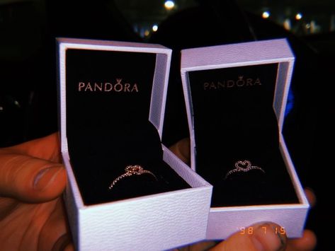 Matching Rings For Best Friends Pandora, Bestie Rings Aesthetic, Matching Rings For Sisters, Pandora Matching Rings, Matching Rings Aesthetic, Aesthetic Bff, Bff Photos, Bff Rings, Aesthetic Gifts