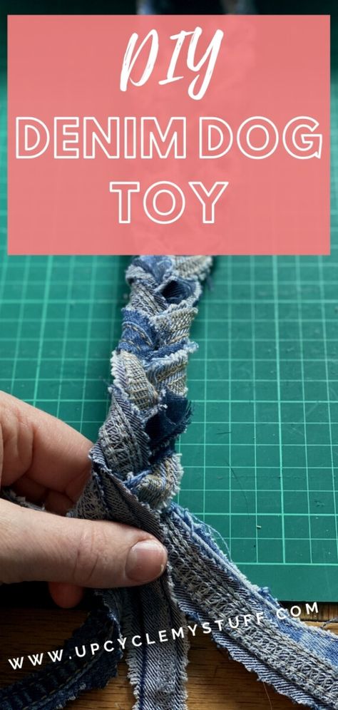 Make a simple no sew denim dog toy out of the seams of your old jeans. Upcycle and use every part of your old blue jeans! Toy Upcycle, Denim Dog Toys, Sew Denim, Denim Upcycle, Homemade Dog Toys, Upcycle Diy, Diy Pet Toys, Diy Dog Toys, Make Paper Flowers