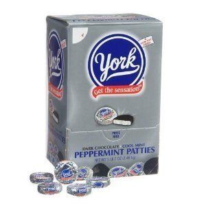 York Peppermint Patties, Baby Food 8 Months, Mint Patties, Candy Corner, York Peppermint Patty, Wholesale Candy, American Snacks, Peppermint Patty, Nostalgic Candy