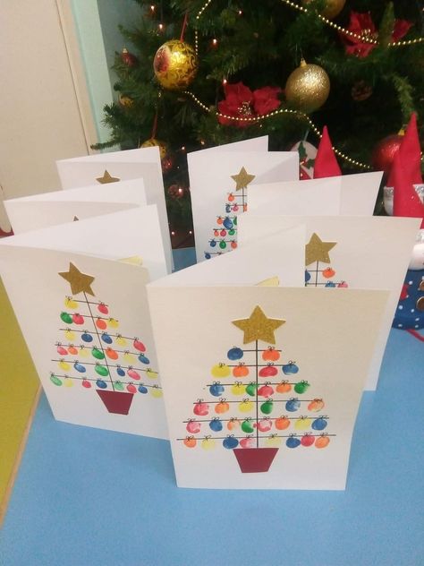 Diy Christmas Cards Preschool, Christmas Card Year 1, Christmas Cards Year 1, Christmas Card Eyfs, Diy Kid Christmas Cards, Christmas Card Kids Ideas, Kindergarten Christmas Cards, Eyfs Christmas Cards, Christmas Cards Eyfs