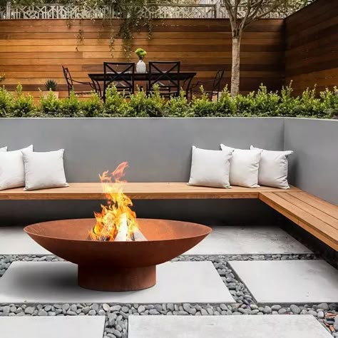 Outdoor Fire Pit Seating, Outdoor Fire Pit Area, Terrasse Design, Fire Pit Ideas, Rustic Fire Pits, Outdoor Fire Pit Designs, Modern Fire Pit, Fire Pit Landscaping, Fire Pit Seating