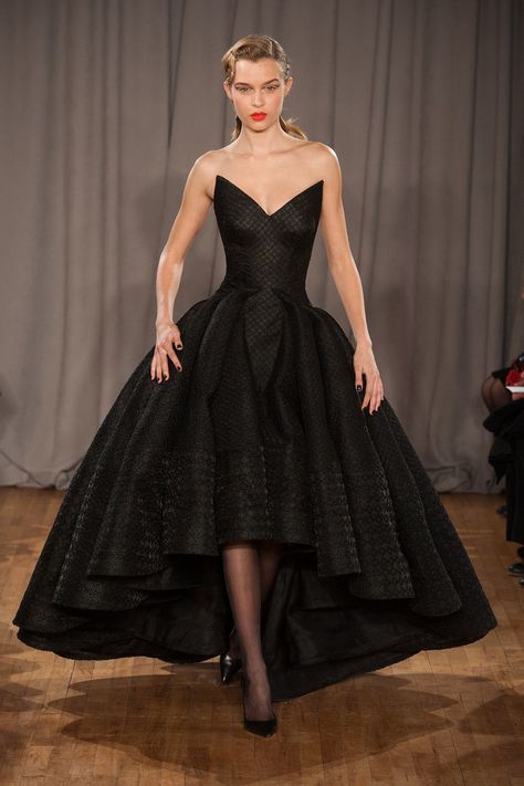 Zac Posen Channels Charles James With High-Drama Dresses Zac Posen Dress, Mode Glamour, London Fashion Weeks, Ny Fashion, Zac Posen, Gorgeous Gowns, Fall 2014, Beautiful Gowns, Couture Dresses