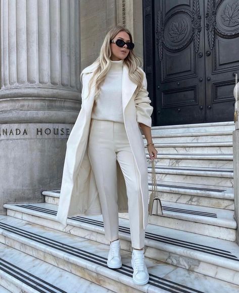 Z A R A S T R E E T S T Y L E on Instagram: “1,2 or 3 ? 😍 . . . . . . 📷 @mildagud…” Country Club Outfit Winter, Long White Coat, Zara Looks, Elegant Classy Outfits, Ideal Wardrobe, Classic Style Outfits, Winter Fashion Outfits Casual, Zara Outfit, Stylish Work Attire