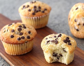 Moist Banana Chocolate Chip Muffins, Homemade Chocolate Chip Muffins, Carrot Cake Muffin Recipe, Weight Watchers Muffins, Dessert Ww, Bunny Bread, Biscuits Diététiques, Pane Dolce, Homemade Chocolate Chips