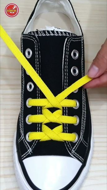 Shoe Ties Styles, How To Lace Vans, Shoe Lace Hacks, How To Tie Laces, Ways To Tie Shoelaces, Shoe Lacing, How To Lace Converse, Shoe Lacing Techniques, Ways To Lace Shoes