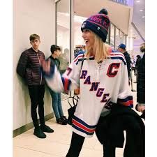 Hockey Game Outfits For Women, Hockey Game Outfits, Game Outfits For Women, Hockey Outfit, Hockey Game Outfit, Hockey Outfits, Football Jersey Outfit, Rangers Hockey, Game Outfit