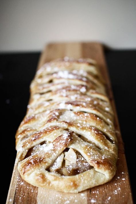 Apple Danish Peach Strudel, Cinnamon Danish, Danish Braid, Peach Puff Pastry, Apple Danish, Homemade Pastry, Food Meaning, Croissant Dough, Pastry Recipe